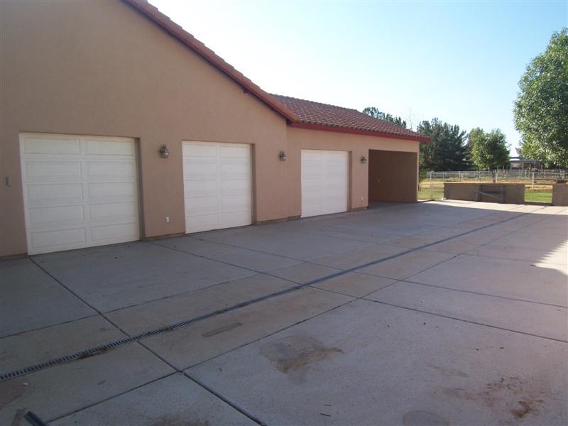 2266 East Redfield Road Gilbert, AZ 85234 - Photo 16 of 24 Paring area