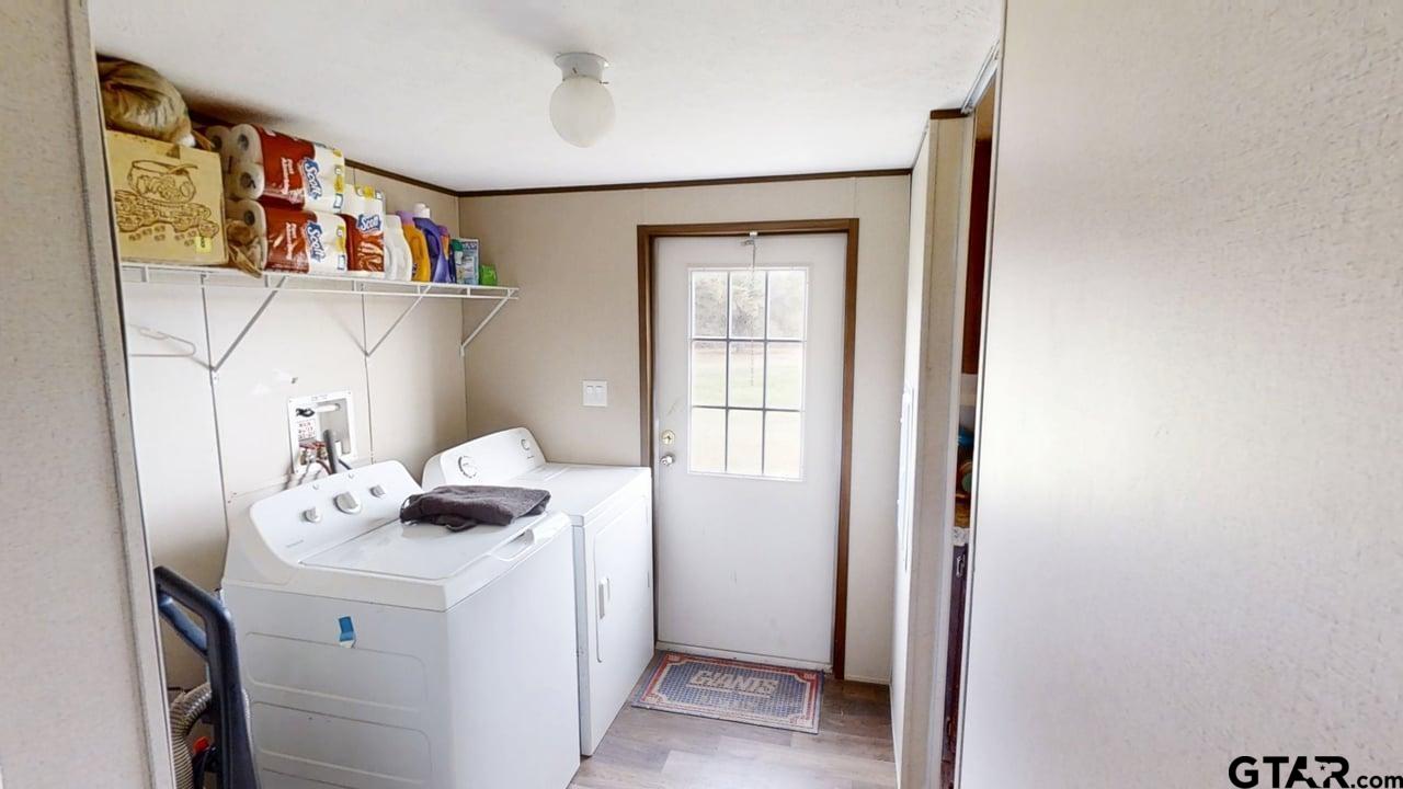 16910-c R 349 C R 349 Winona, TX 75792 - Photo 8 of 19 a room with a book shelf and a window
