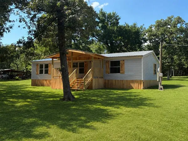 a view of a house with a backyard