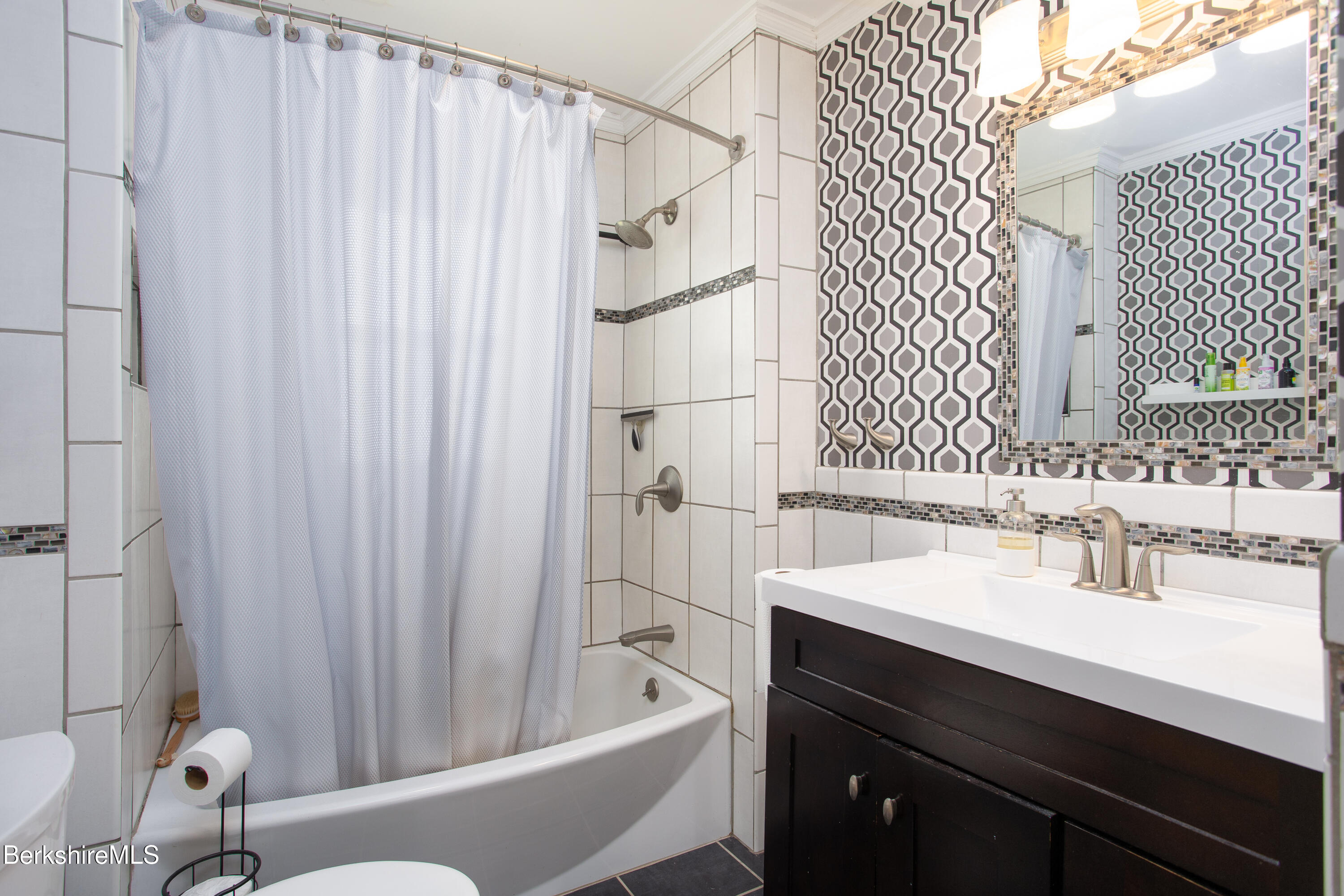 81 Northumberland Road Pittsfield, MA 01201 - Photo 36 of 40 Upstairs full bathroom with tub