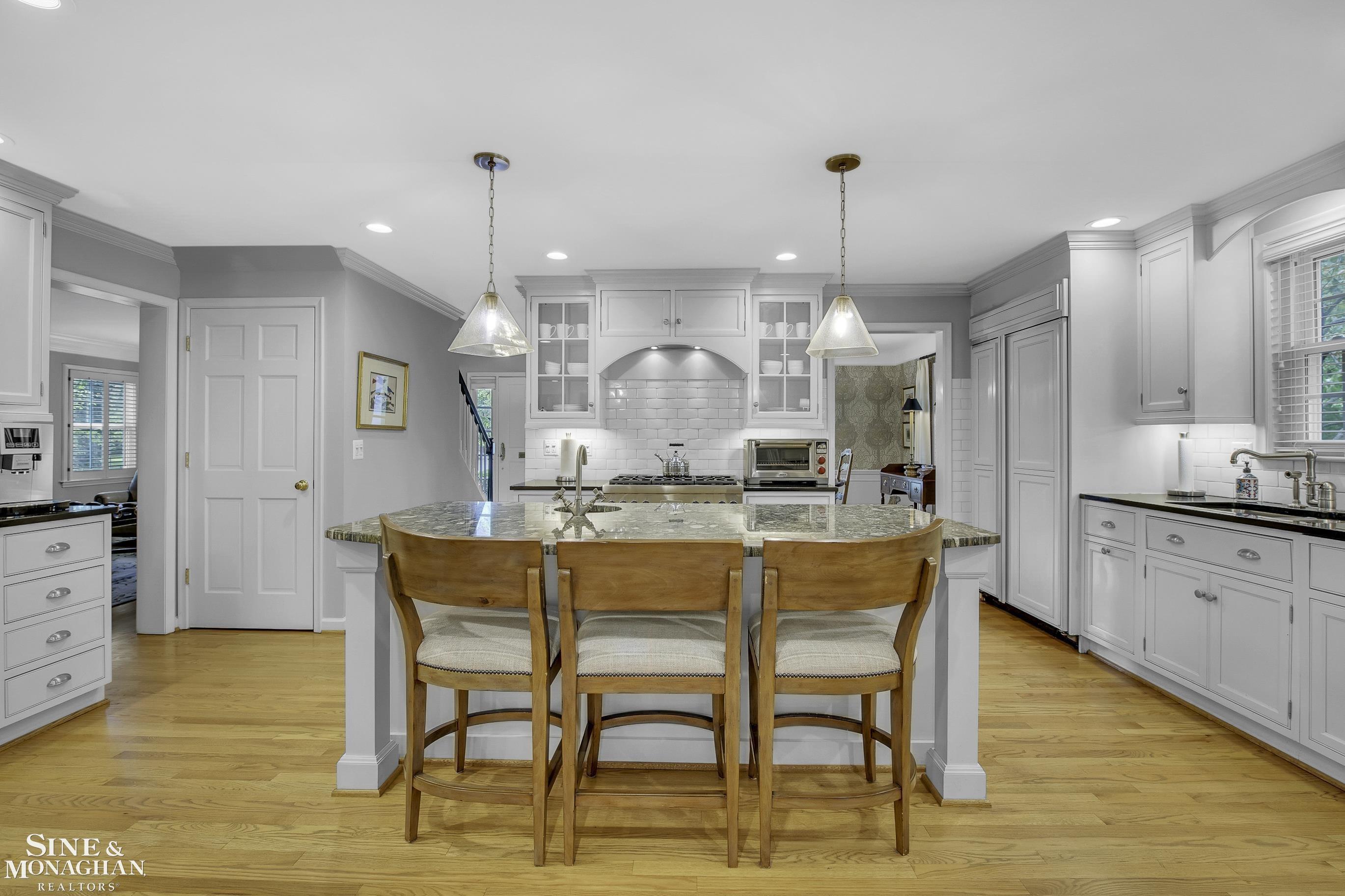 1042 Bishop Road Grosse Pointe, MI 48230 - Photo 9 of 53 50123710-8.JPG