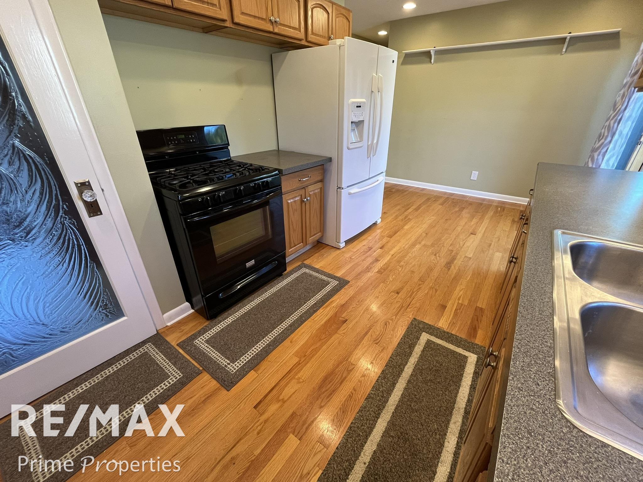 3713 Risedorph Avenue Flint, MI 48506 - Photo 6 of 23 50193282-e78600a1-ae64-4289-a749-0535dcbcb5bc.JPG