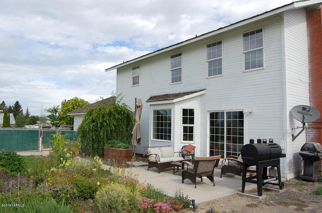 6702 Mieras Road Yakima, WA 98901 - Photo 12 of 19 20120112015627480453000000-o
