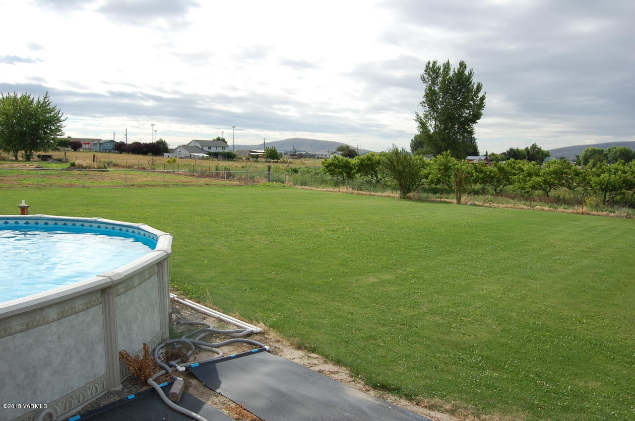 6702 Mieras Road Yakima, WA 98901 - Photo 14 of 19 20120112015636130837000000-o