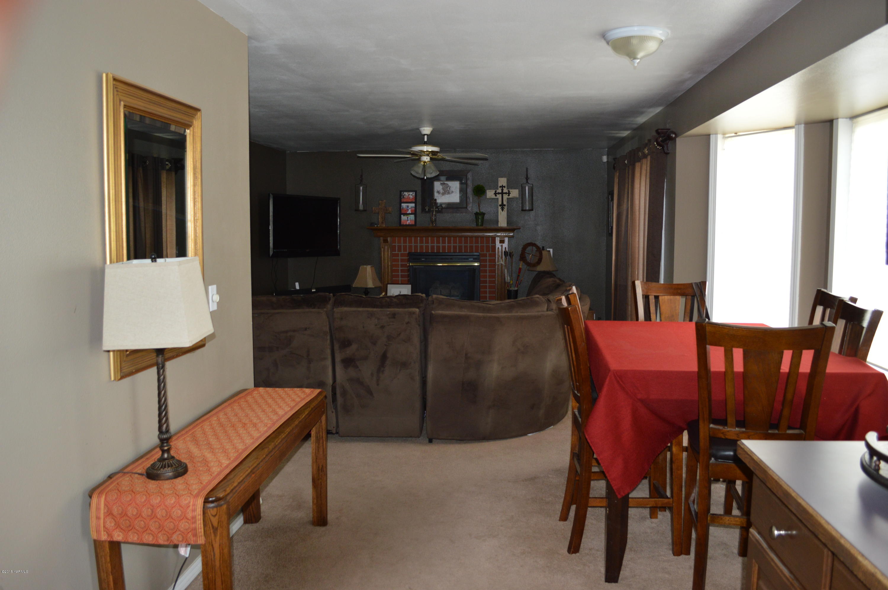 6702 Mieras Road Yakima, WA 98901 - Photo 8 of 19 Kitchen to LR