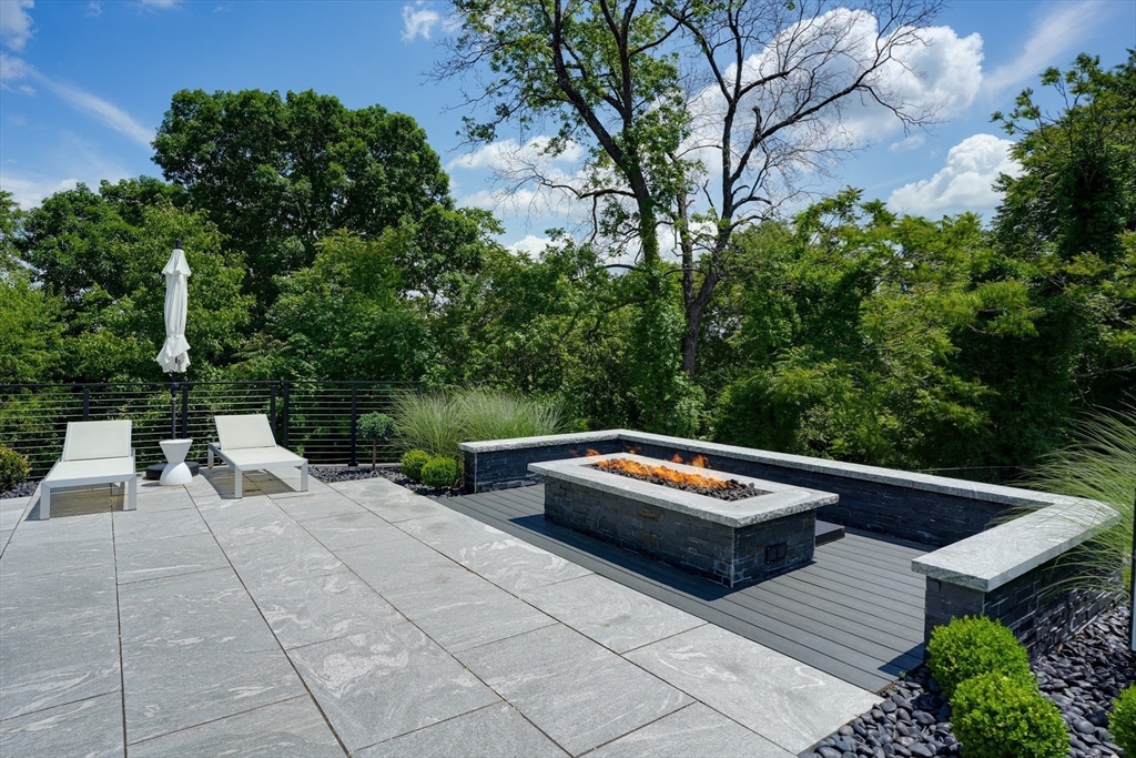 556 Middle Road Boxborough, MA 01719 - Photo 30 of 41