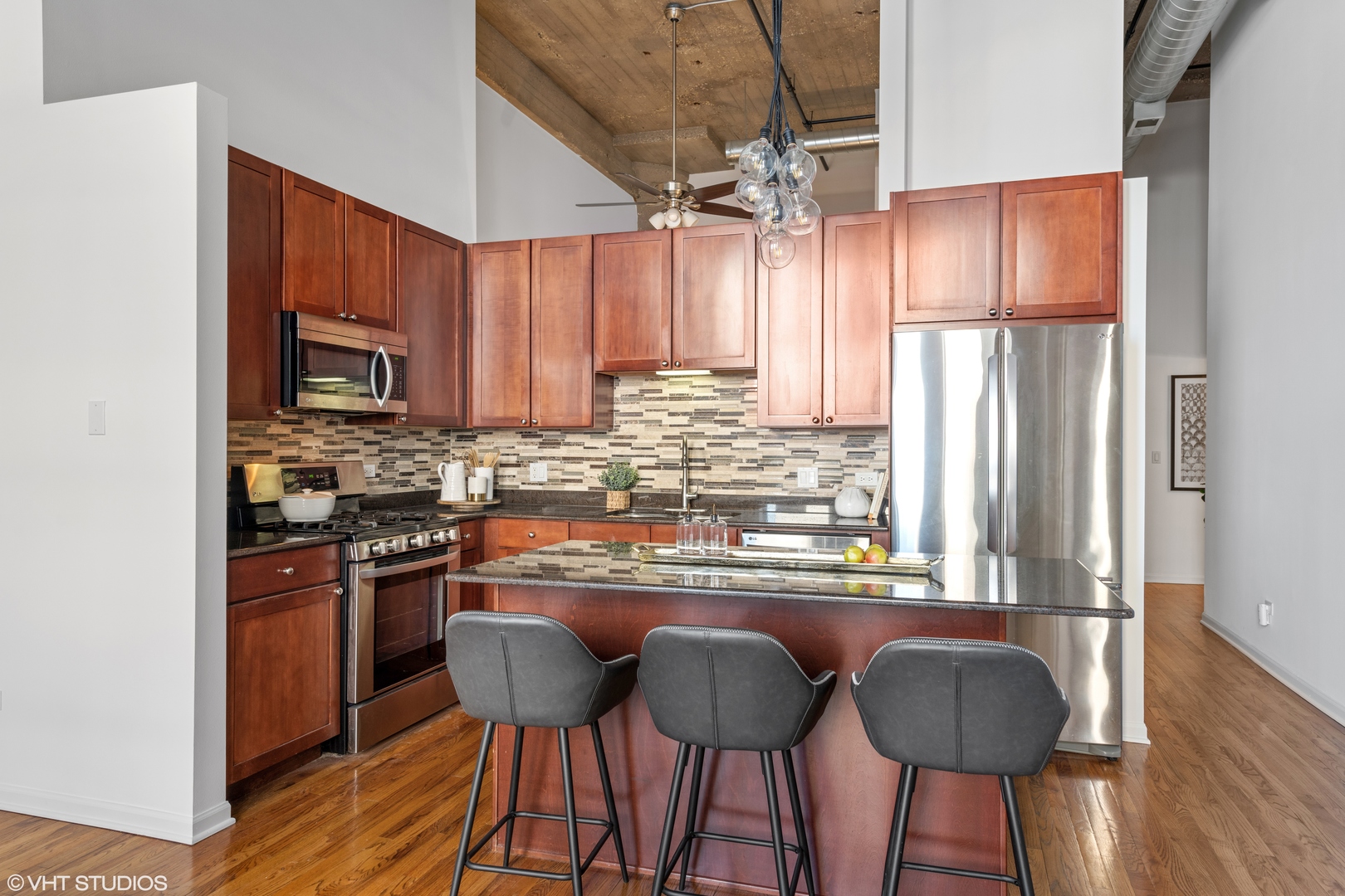 758 North Larrabee Street, Unit 515 Chicago, IL 60654 - Photo 7 of 18