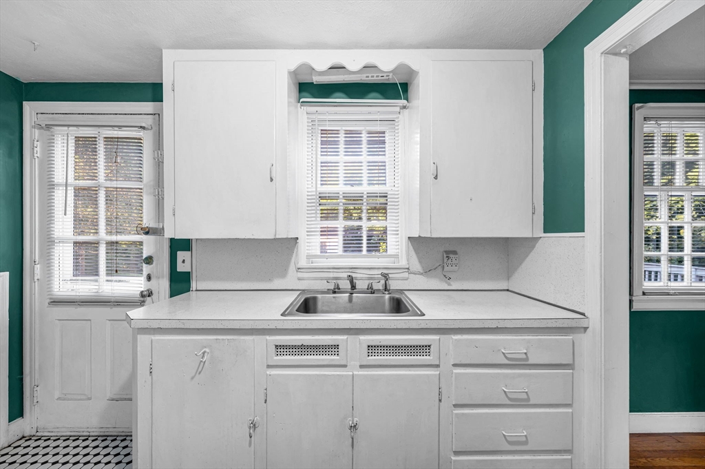 544 Springfield Street Wilbraham, MA 01095 - Photo 10 of 29