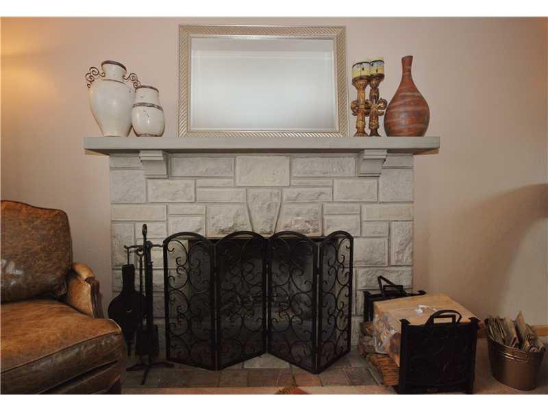 406 Nicholson Road Sewickley, PA 15143 - Photo 5 of 25 Living Room.