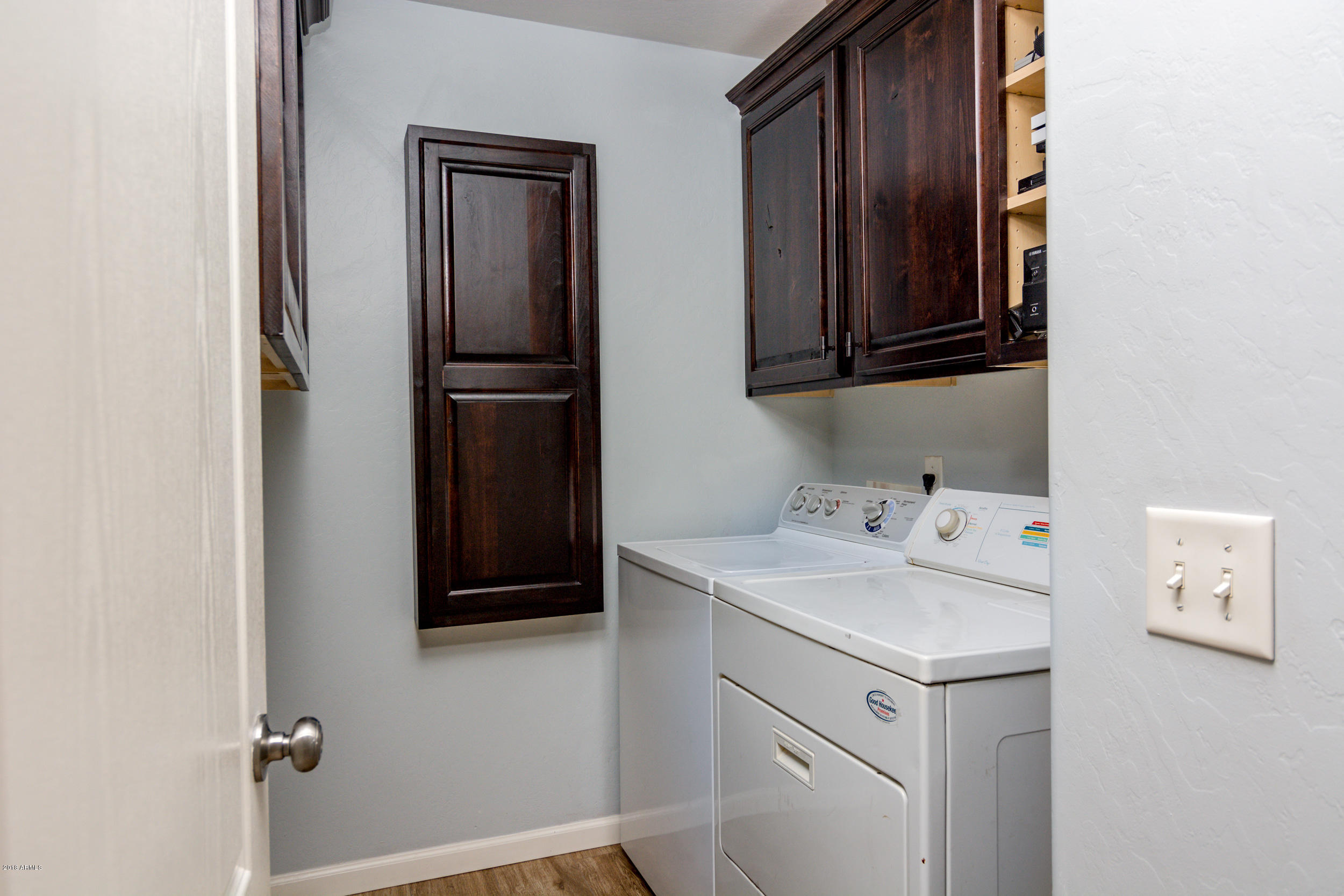 2644 East Del Rio Street Gilbert, AZ 85295 - Photo 30 of 42 a bathroom with a sink and a mirror