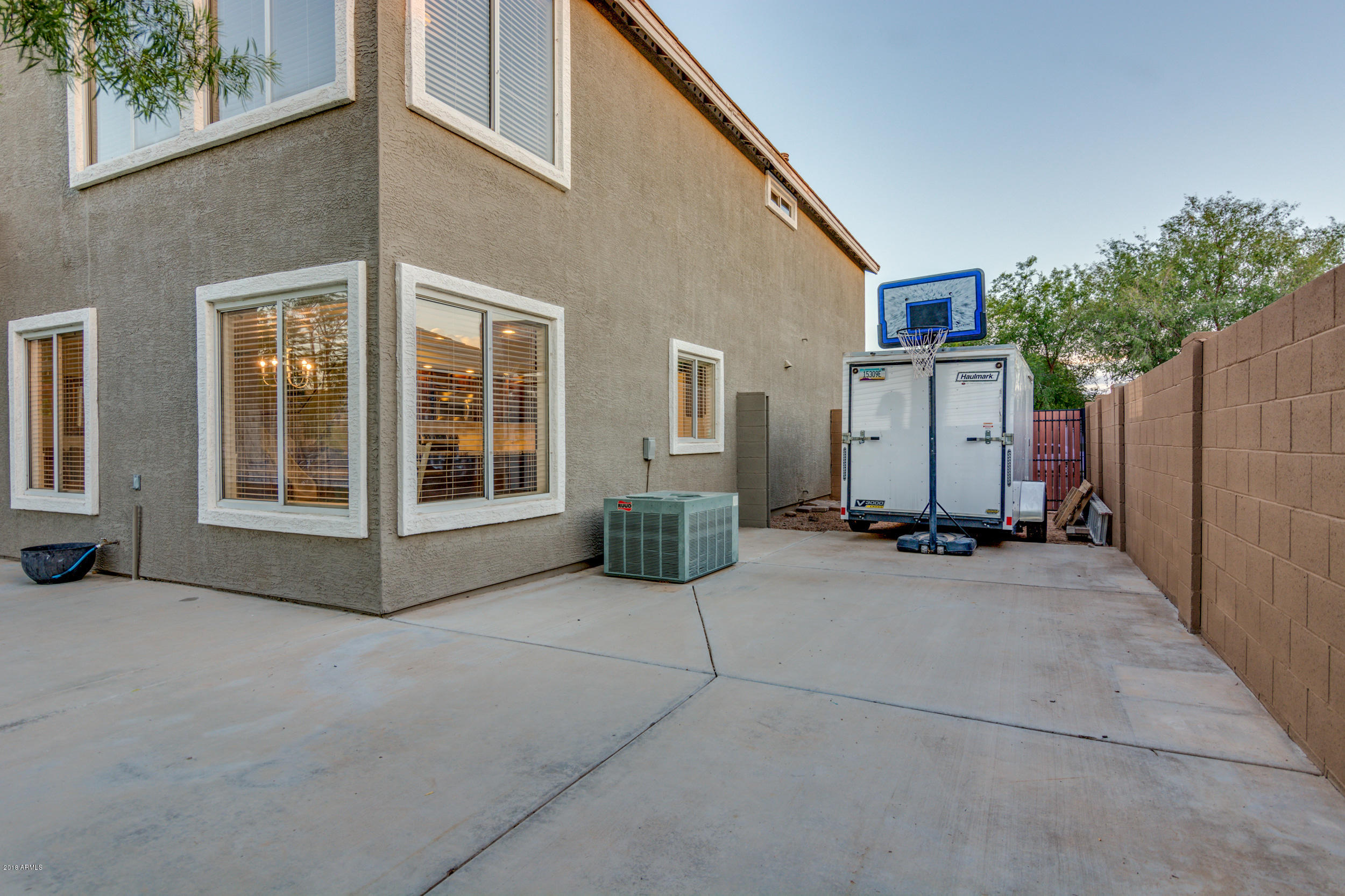 2644 East Del Rio Street Gilbert, AZ 85295 - Photo 36 of 42 a view of a house with backyard and sitting area
