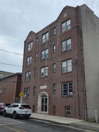 $1,700 | 289 Day Avenue, Unit B2, Fairview, NJ 07022