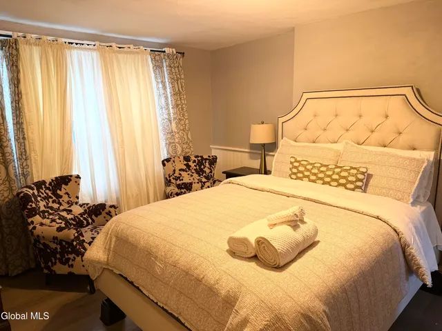 $1,800 | 39 South Lake Avenue, Unit 1, Albany, NY 12203