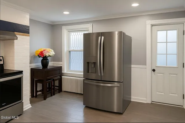 $1,800 | 39 South Lake Avenue, Unit 1, Albany, NY 12203