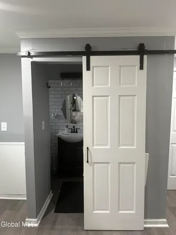 $1,800 | 39 South Lake Avenue, Unit 1, Albany, NY 12203