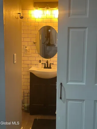 $1,600 | 39 South Lake Avenue, Unit 1, Albany, NY 12203