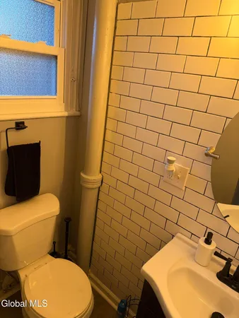 $1,600 | 39 South Lake Avenue, Unit 1, Albany, NY 12203