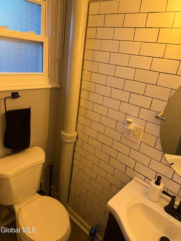 $1,800 | 39 South Lake Avenue, Unit 1, Albany, NY 12203