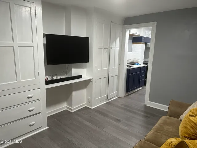 $1,800 | 39 South Lake Avenue, Unit 1, Albany, NY 12203