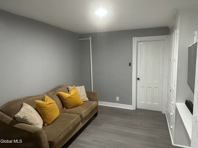 $1,800 | 39 South Lake Avenue, Unit 1, Albany, NY 12203