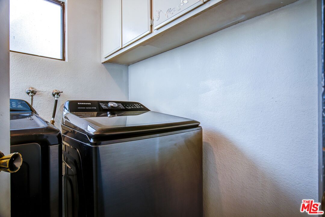 981 West Long Beach Drive Colton, CA 92324 - Photo 15 of 33 a close view of kitchen appliances