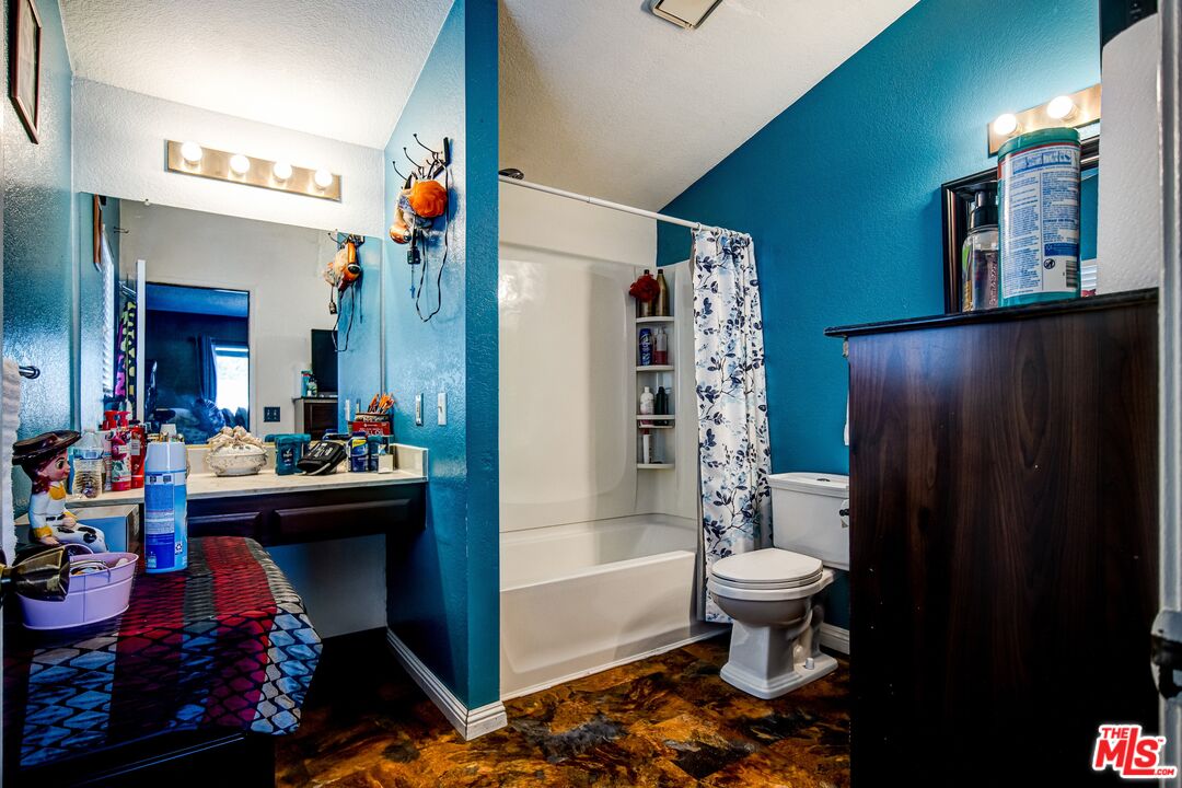 981 West Long Beach Drive Colton, CA 92324 - Photo 19 of 33 a bathroom with a sink toilet and shower