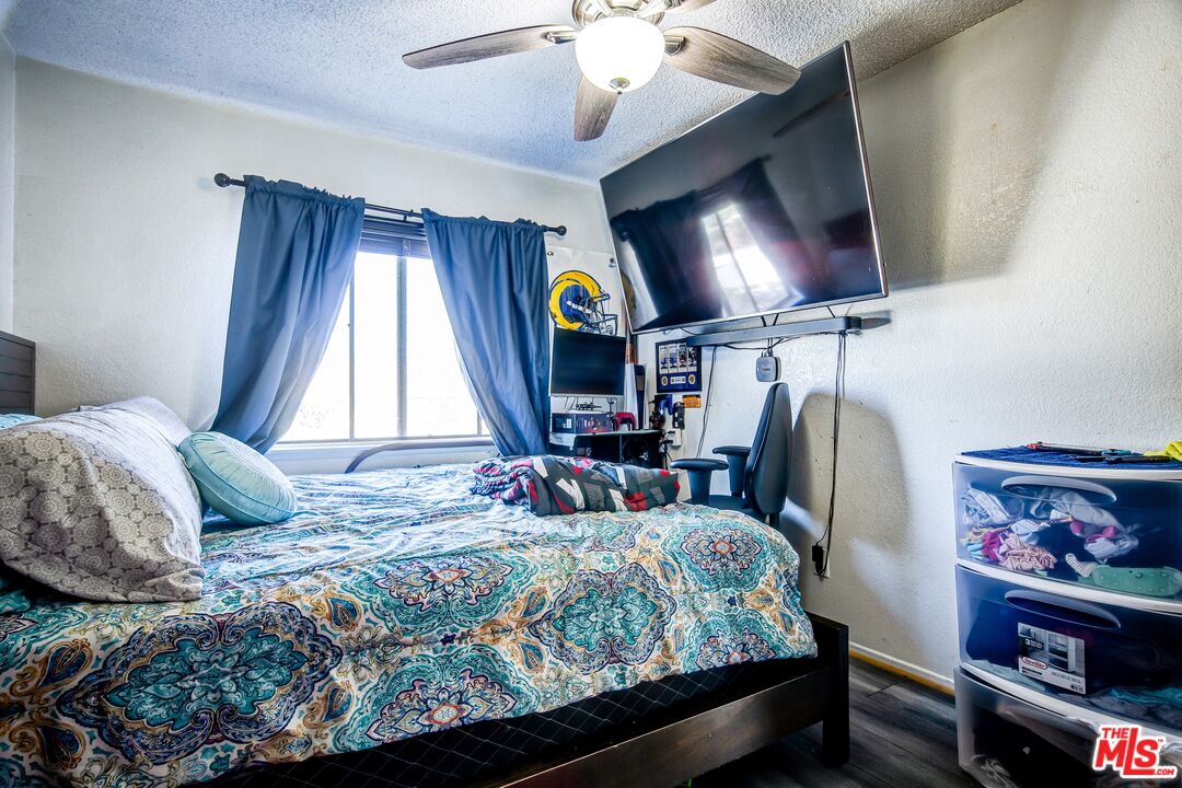 981 West Long Beach Drive Colton, CA 92324 - Photo 25 of 33 a bedroom with bed and a flat tv screen