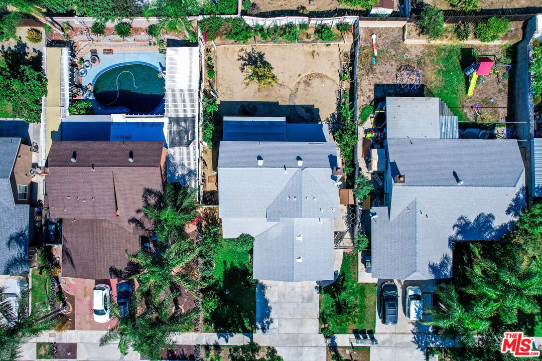 981 West Long Beach Drive Colton, CA 92324 - Photo 32 of 33 an aerial view of multiple houses with outdoor space