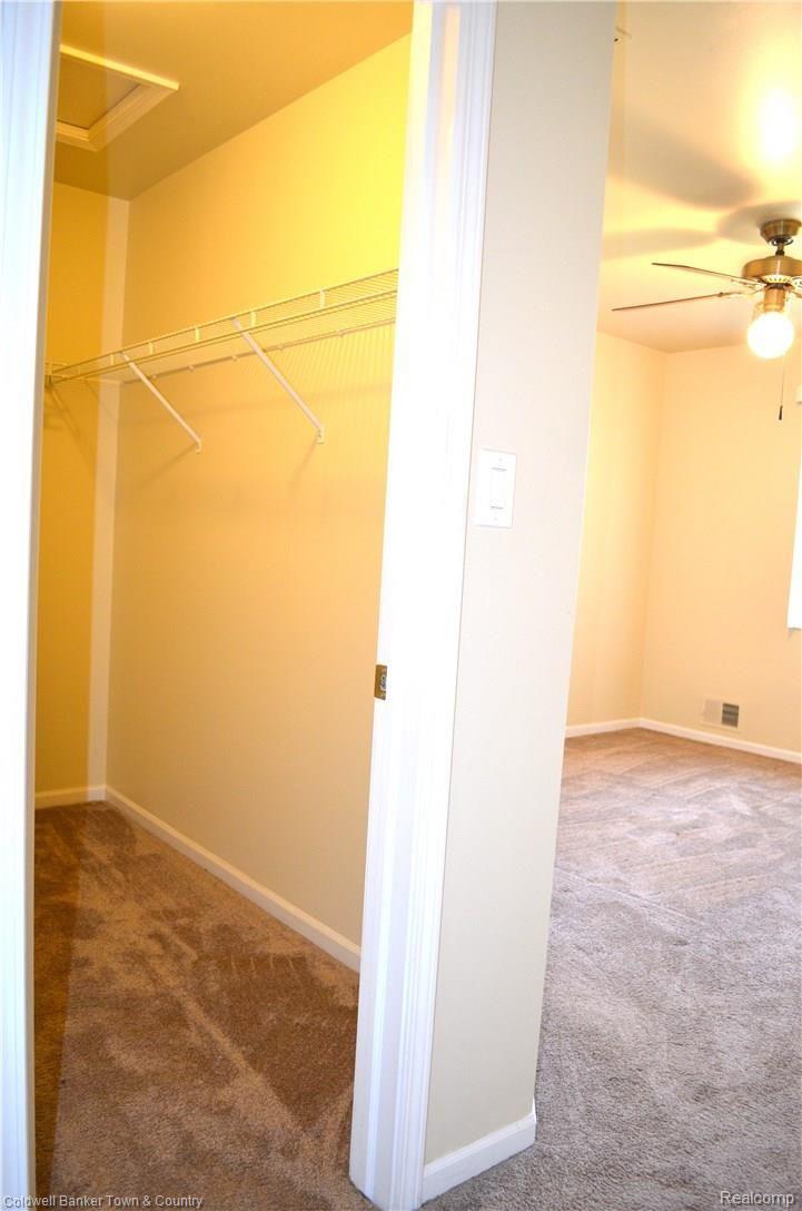 912 Ridge Court Brighton, MI 48116 - Photo 11 of 19 Master with Walk In Closet