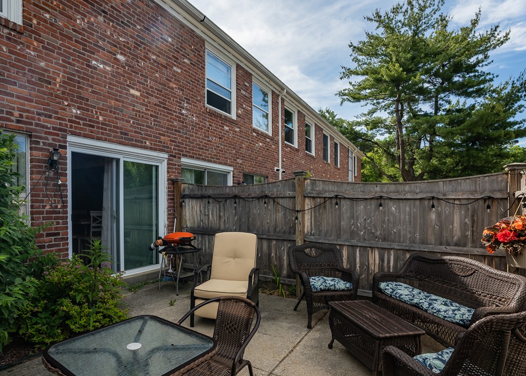 41 Jamestown Drive, Unit 41 Springfield, MA 01108 - Photo 2 of 21