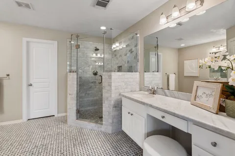 $455,000 | 2618 Enclave At Shady Acres Court, Houston, TX 77008