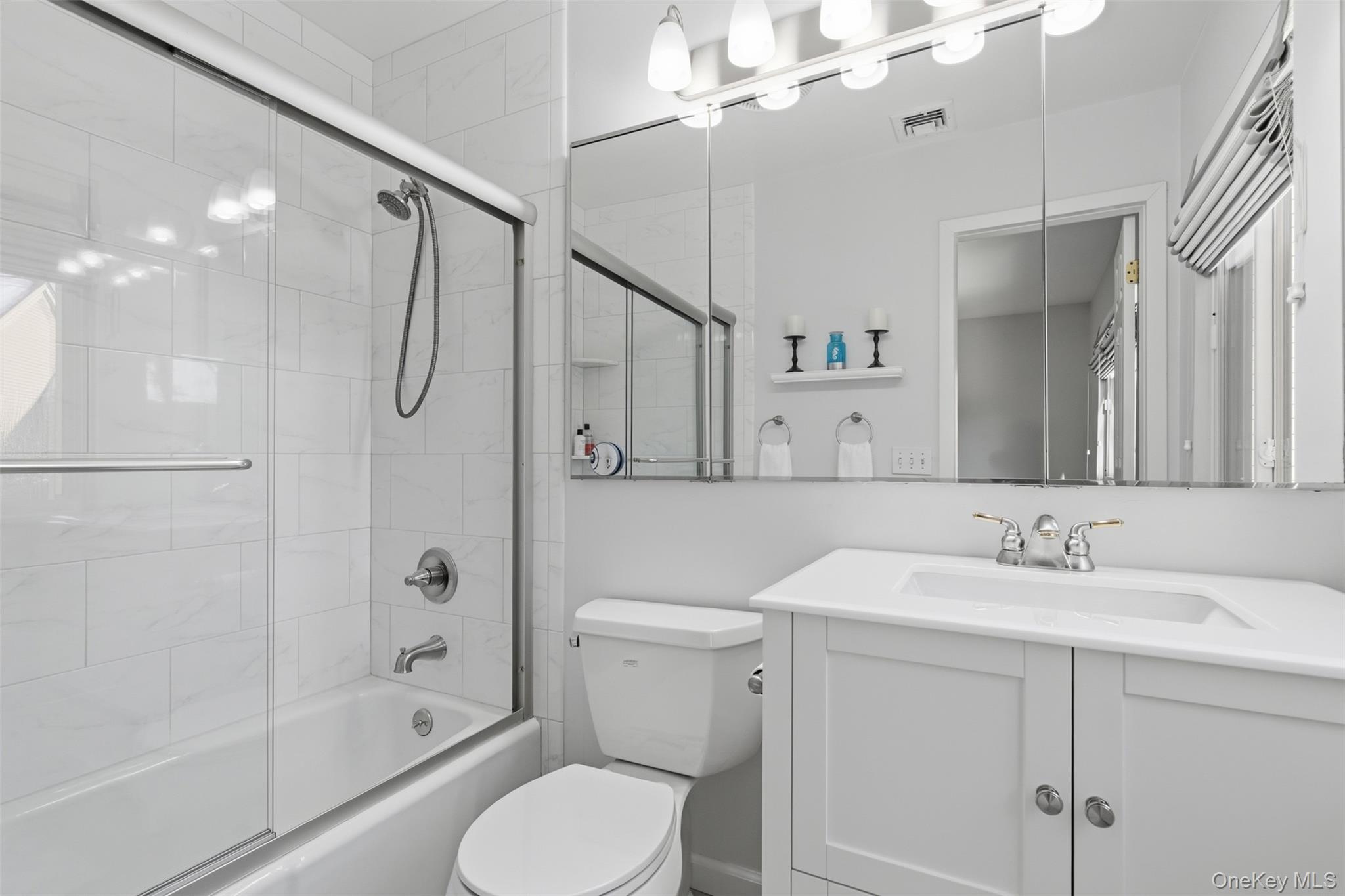 10 Bayberry Lane Rye Brook, NY 10573 - Photo 24 of 44 Primary Bedroom with Primary Bath