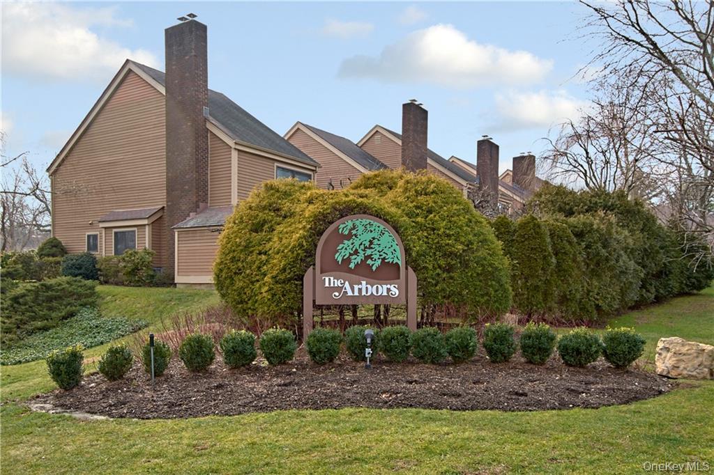 10 Bayberry Lane Rye Brook, NY 10573 - Photo 39 of 44 Main Entrance
