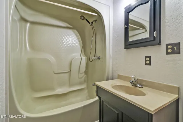 $749,500 | 815 York Road, Crossville, TN 38555