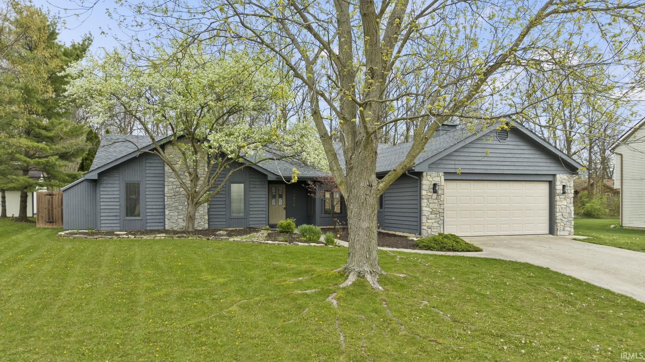 10426 Oak Trail Road Fort Wayne, IN 46845 - Photo 2 of 33