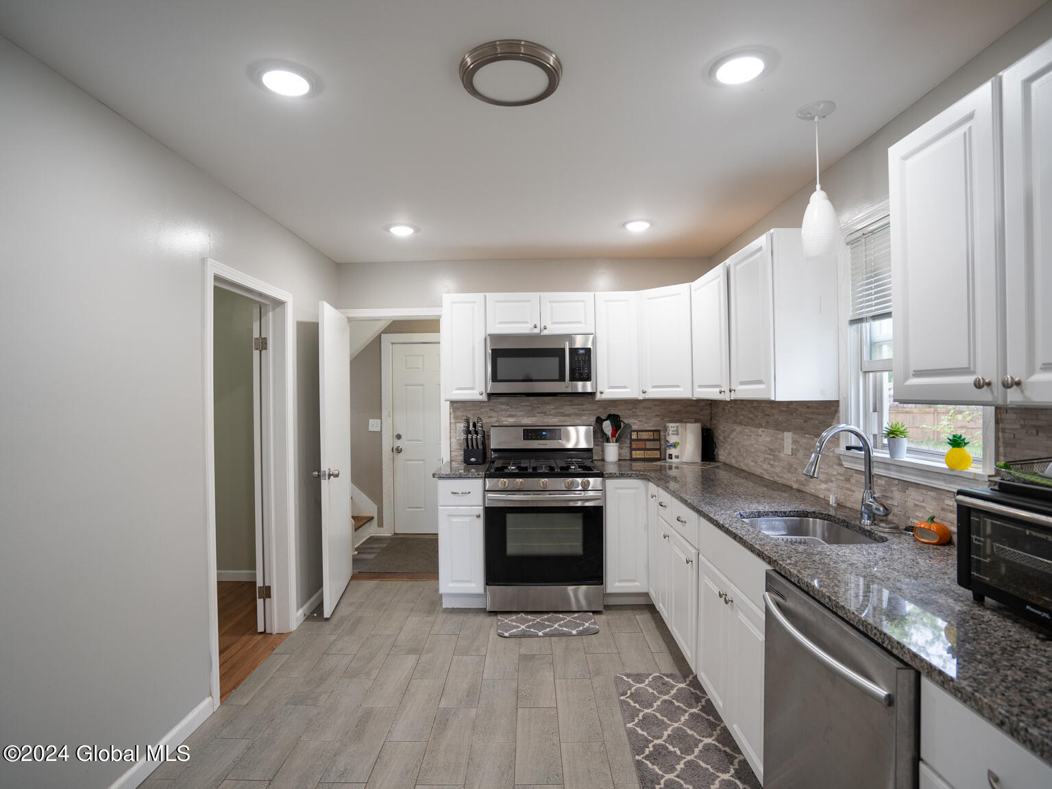 2521 Consaul Road Schenectady, NY 12304 - Photo 7 of 21 DSC05843