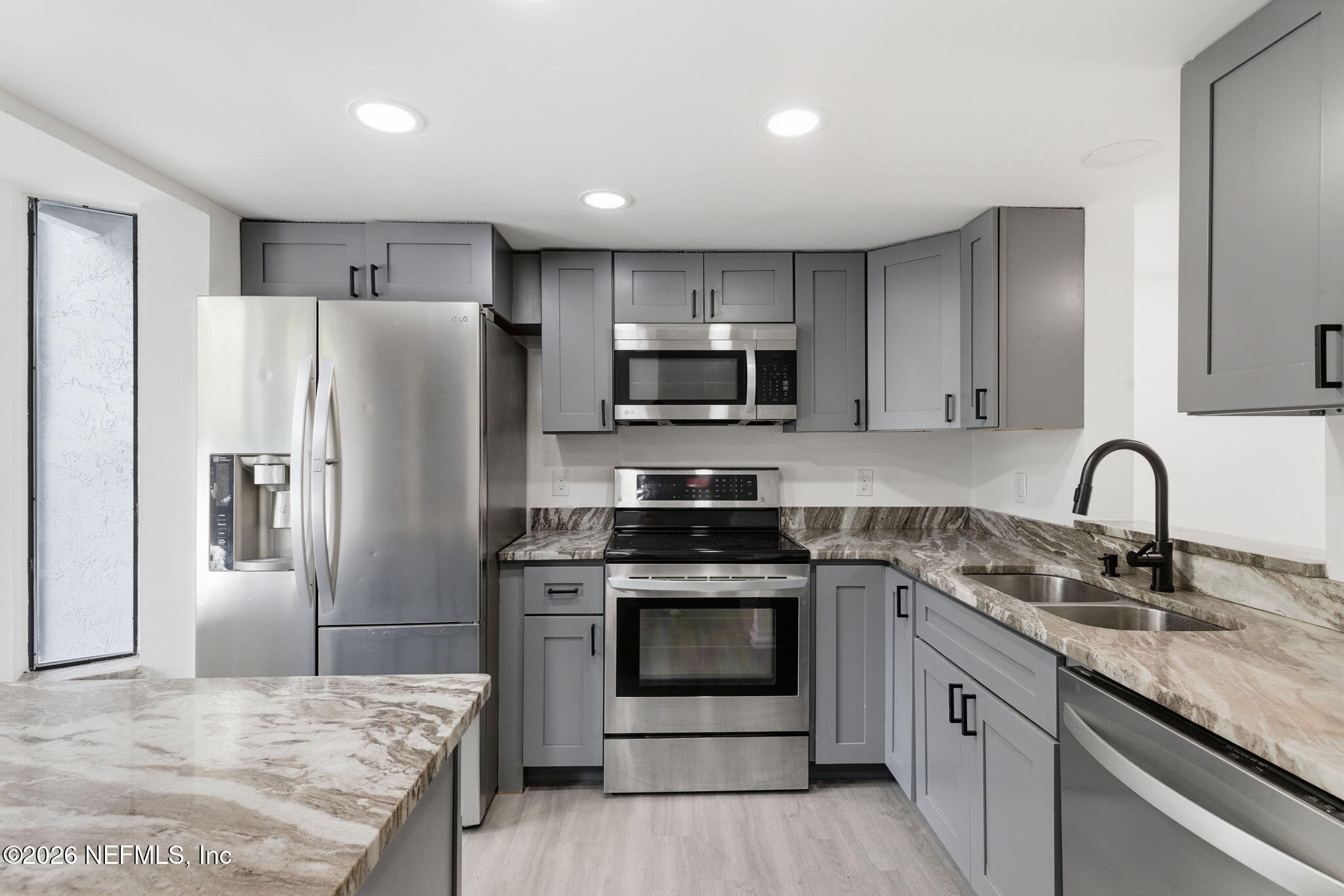 3517 Peeler Road, Unit 17 Jacksonville, FL 32277 - Photo 6 of 32 Kitchen