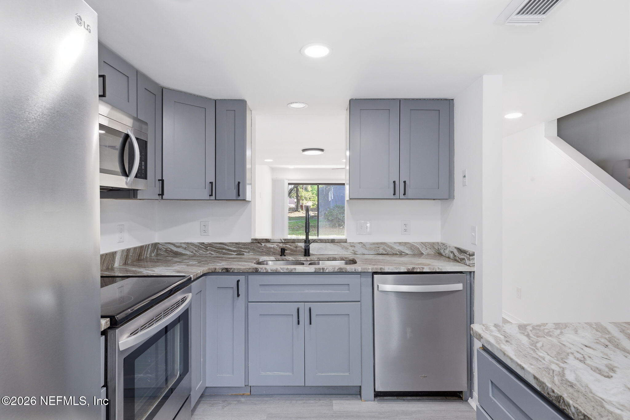 3517 Peeler Road, Unit 17 Jacksonville, FL 32277 - Photo 7 of 32 Kitchen