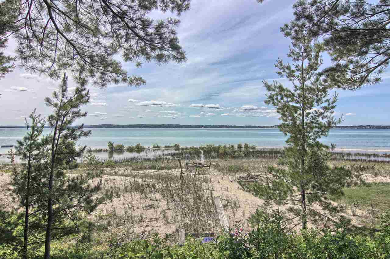 7425 Deepwater Point Road Williamsburg, MI 49690 - Photo 14 of 20 1796685-13.JPG