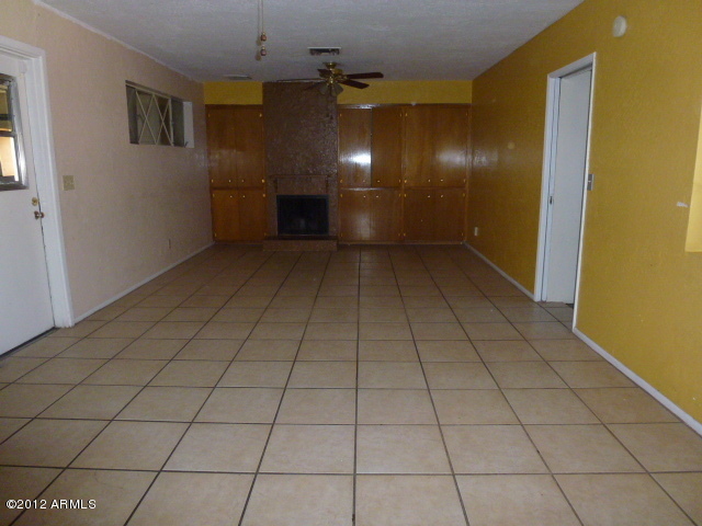 3032 West Bloomfield Road Phoenix, AZ 85029 - Photo 13 of 32 a view of a livingroom with an empty space and a sink