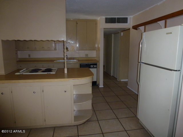 3032 West Bloomfield Road Phoenix, AZ 85029 - Photo 26 of 32 a kitchen with a refrigerator and a stove