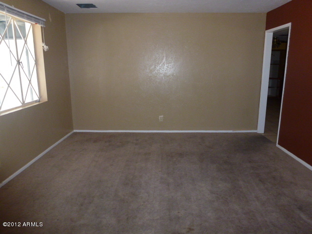 3032 West Bloomfield Road Phoenix, AZ 85029 - Photo 30 of 32 an empty room with windows and closet