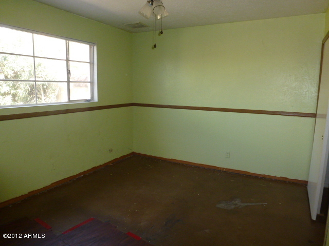 3032 West Bloomfield Road Phoenix, AZ 85029 - Photo 31 of 32 view of an empty room with a window