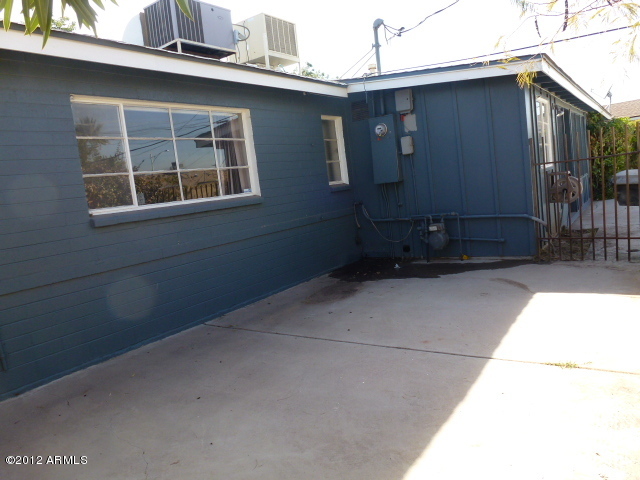 3032 West Bloomfield Road Phoenix, AZ 85029 - Photo 6 of 32 a side view of a house