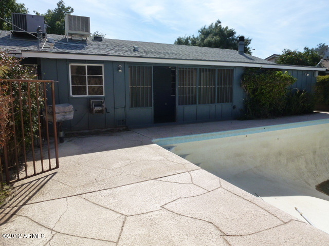 3032 West Bloomfield Road Phoenix, AZ 85029 - Photo 10 of 32 a backyard of a house with lots of green space