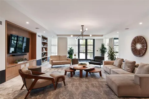 $875,000 | 1001 Julia Street, Unit 10F, New Orleans, LA 70113