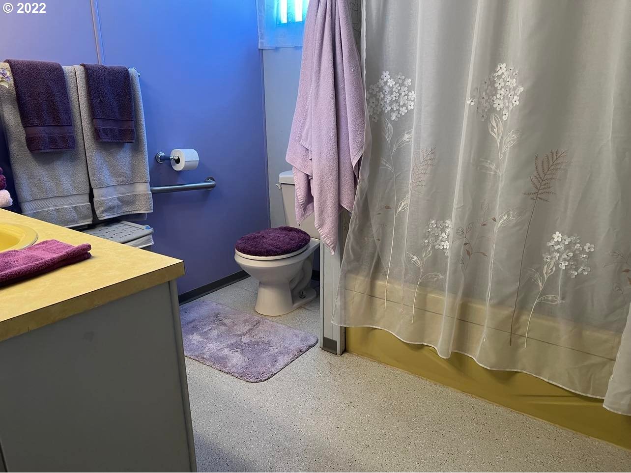 1475 Green Acres Road, Unit 142 Eugene, OR 97408 - Photo 7 of 14 a bathroom with a sink and toilet