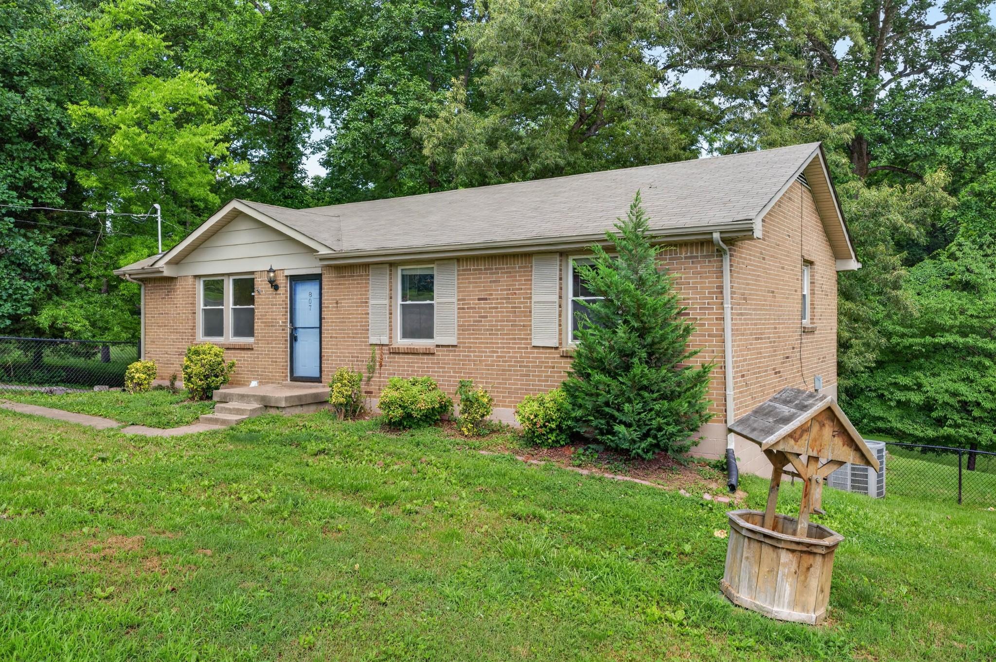 807 Pollard Road Clarksville, TN 37042 - Photo 2 of 36