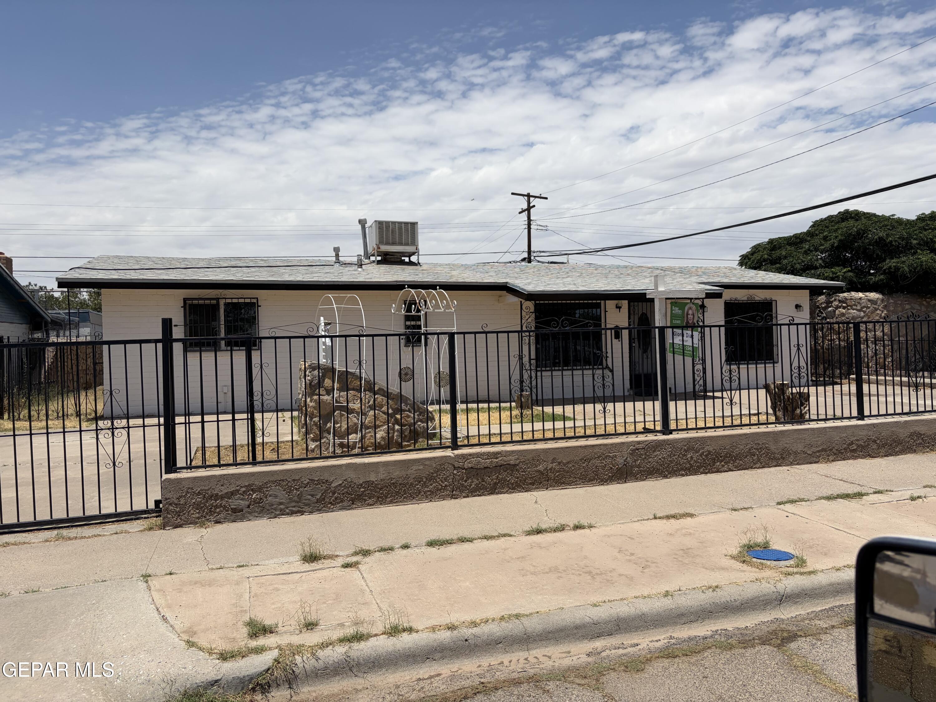 133 Baywood Road El Paso, TX 79915 - Photo 4 of 33 IMG_7477