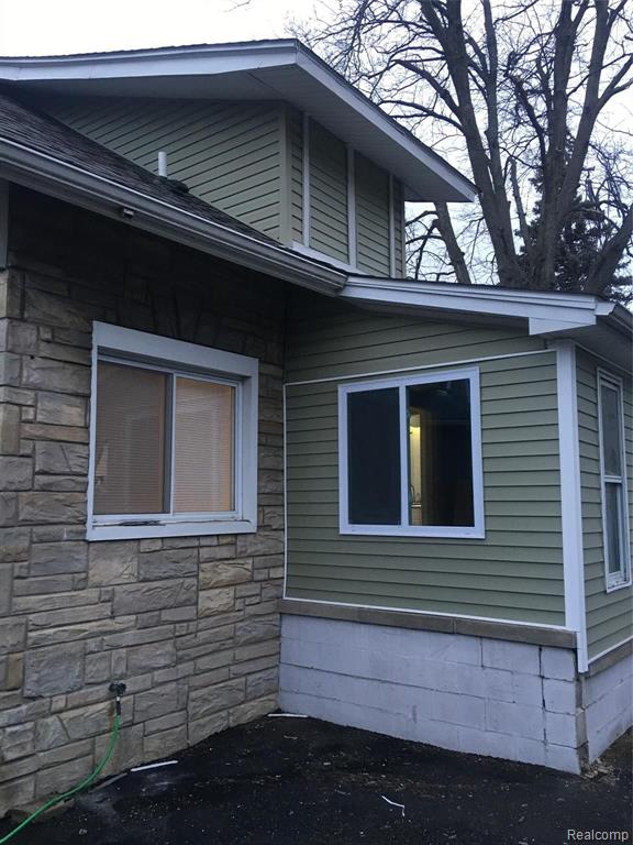 57 Elizabeth Lake Road Pontiac, MI 48341 - Photo 5 of 41